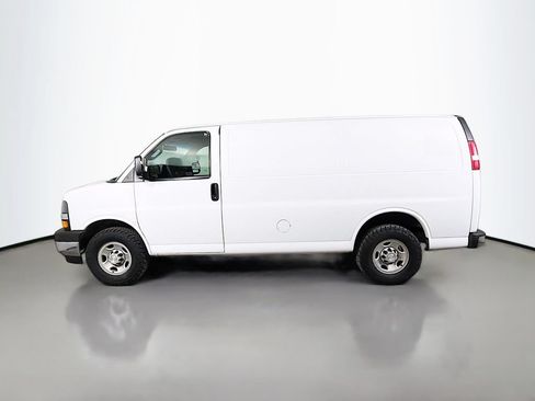 Used 2017 Chevrolet Express 2500 RWD image 9