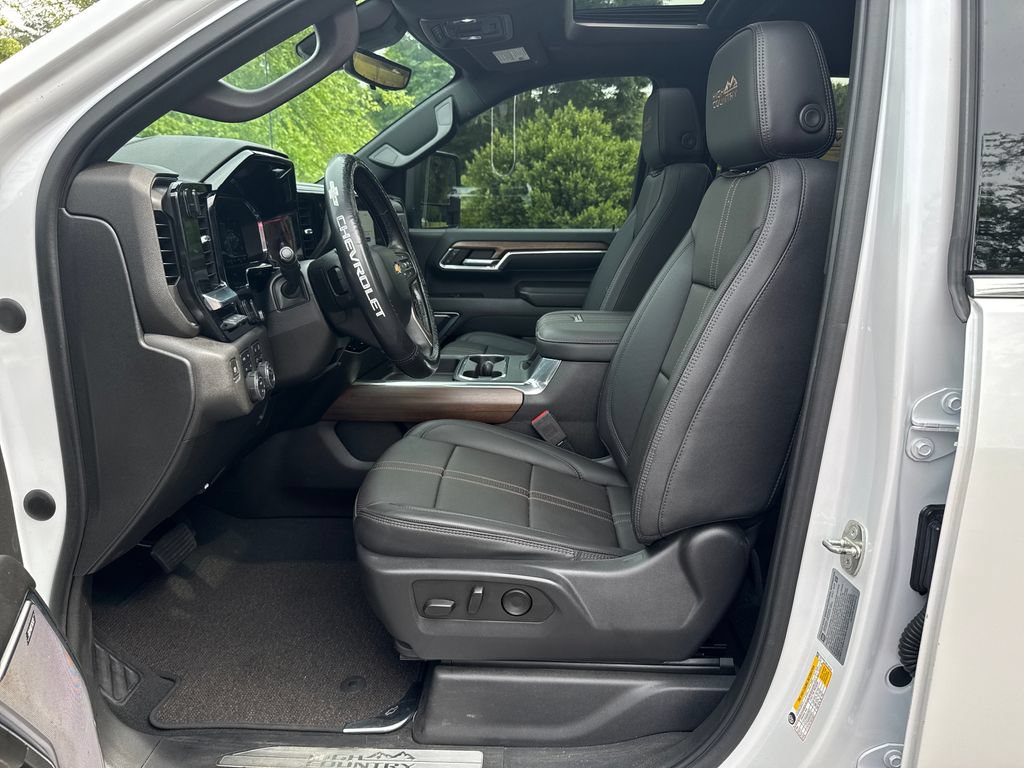 Used 2024 Chevrolet Silverado 2500 High Country w/ High Country Premium Package AWD/4WD image 23