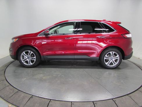 Used 2018 Ford Edge Titanium w/ Technology Package FWD image 4