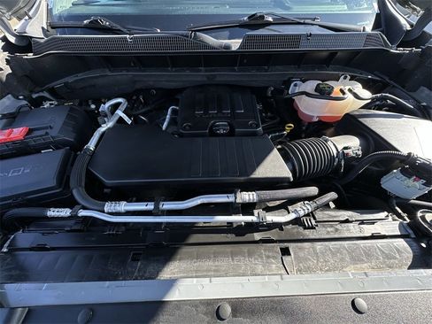 Used 2024 Chevrolet Silverado 1500 LT image 16