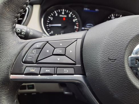 Used 2019 Nissan Rogue Sport SL w/ Premium Package image 16