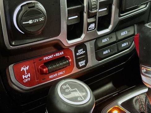 Used 2020 Jeep Gladiator Rubicon AWD/4WD image 22