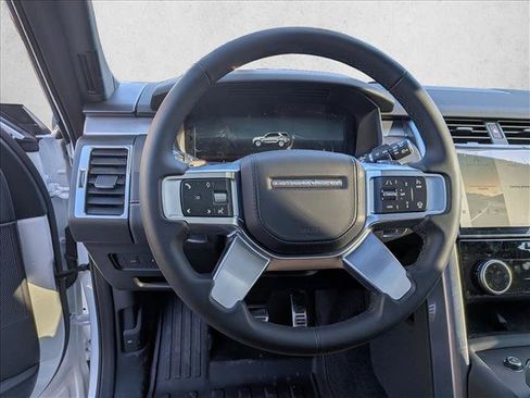 Used 2026 Land Rover Discovery Limited Edition AWD/4WD image 11