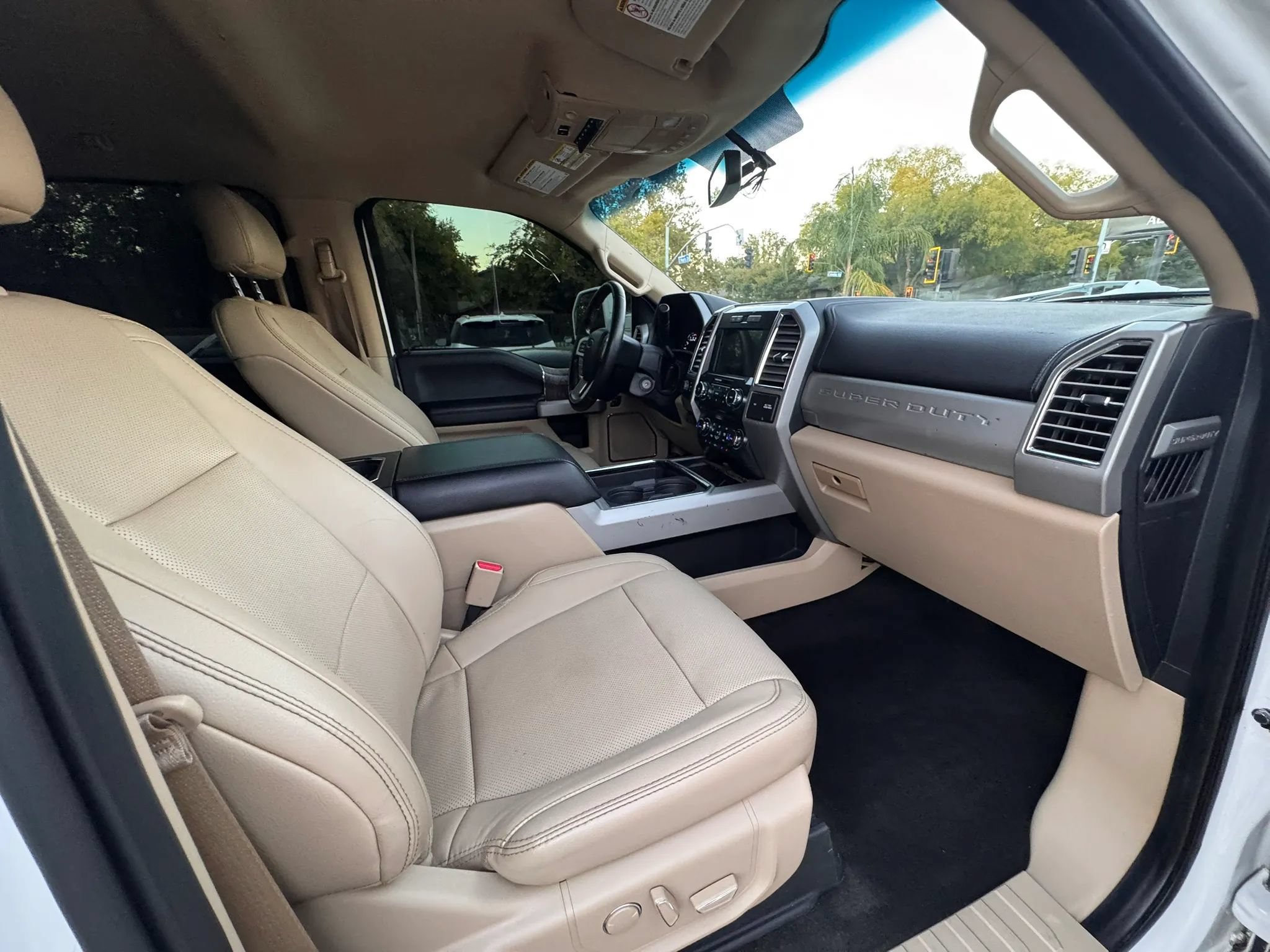 Used 2017 Ford F350 Lariat w/ Lariat Value Package AWD/4WD image 12