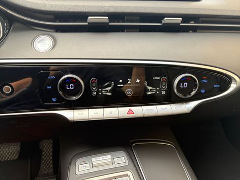 Used 2025 Genesis GV70 2.5T AWD/4WD image 29