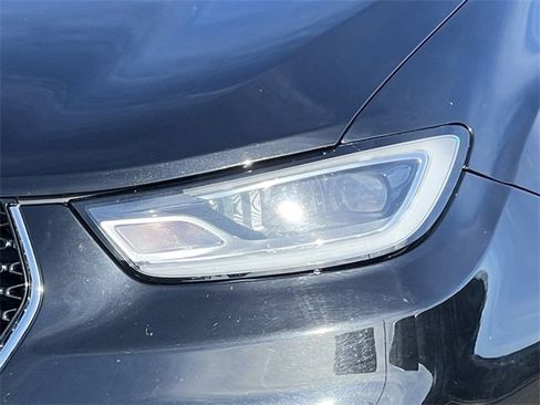 Used 2025 Chrysler Pacifica Select image 41