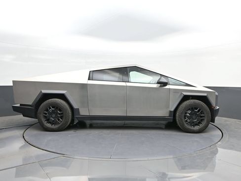 Used 2024 Tesla Cybertruck AWD Crew Cab image 22