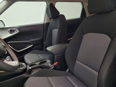 Used 2025 Kia Soul LX w/ LX Technology Package image 17