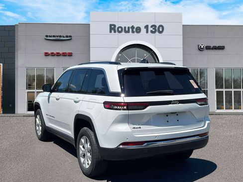 Used 2023 Jeep Grand Cherokee Limited AWD/4WD image 3