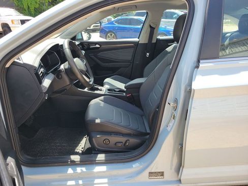 Used 2025 Volkswagen Jetta SEL FWD image 9