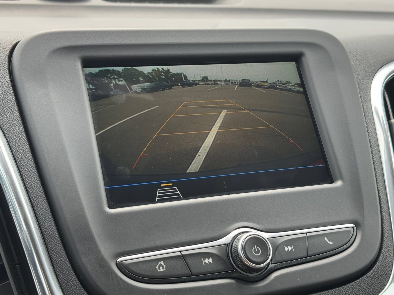 Used 2019 Chevrolet Equinox LS FWD image 23