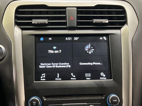 Used 2018 Ford Fusion SE w/ Fusion SE Technology Package image 18