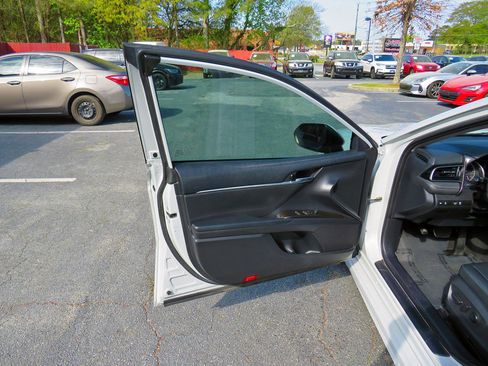 Used 2022 Toyota Camry SE w/ Carpet Mat Package (TMS) image 13