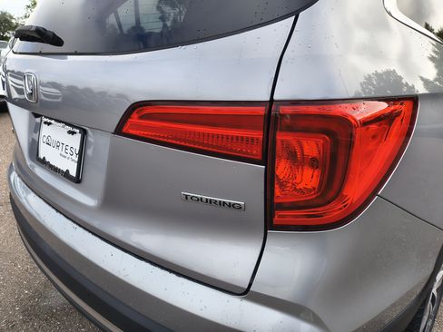 Used 2017 Honda Pilot Touring image 12
