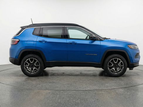 Used 2025 Jeep Compass Trailhawk image 11