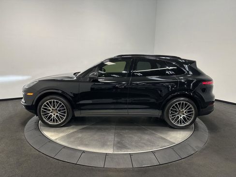 Used 2022 Porsche Cayenne Platinum Edition image 2