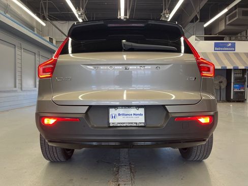 Used 2022 Volvo XC40 T5 R-Design w/ Advanced Package image 6