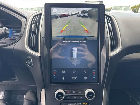 Used 2022 Ford Edge SE w/ Black Appearance Package image 23