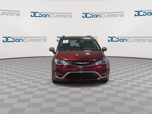 Used 2018 Chrysler Pacifica Limited image 3