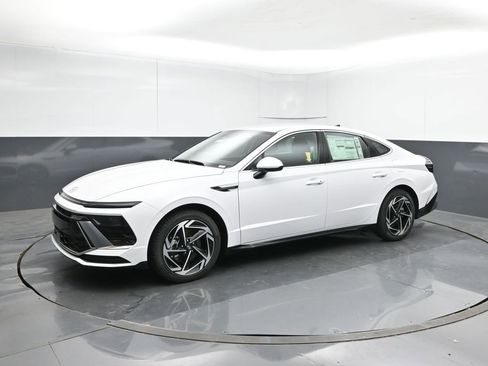 New 2026 Hyundai Sonata SEL FWD image 2