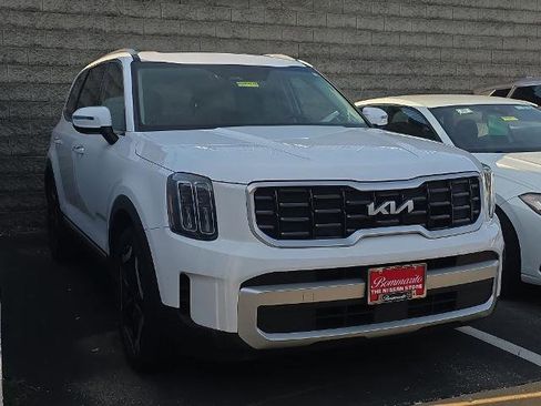 Used 2025 Kia Telluride S AWD/4WD image 3