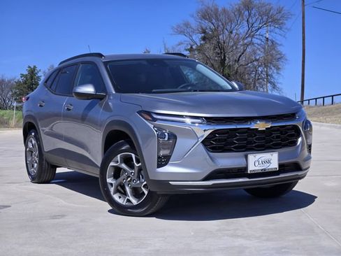 New 2026 Chevrolet Trax LT w/ LT Convenience Package FWD image 1