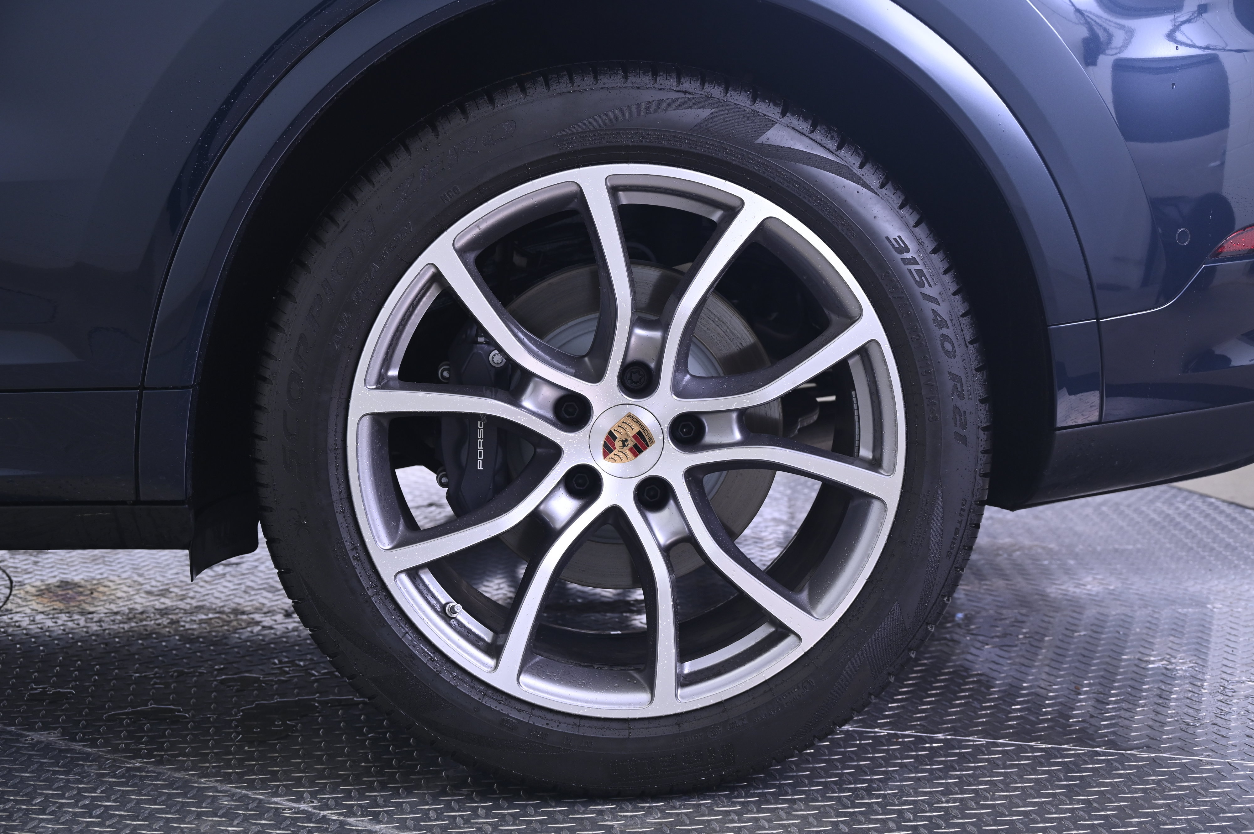 Certified 2026 Porsche Cayenne AWD/4WD image 12
