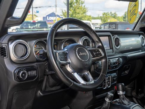 Used 2020 Jeep Wrangler Unlimited Sahara AWD/4WD image 14