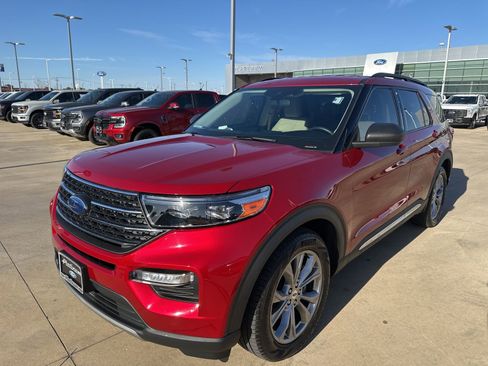 Used 2022 Ford Explorer XLT w/ Equipment Group 202A image 27