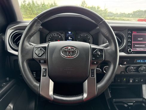 Used 2022 Toyota Tacoma TRD Sport w/ Technology Package RWD image 13