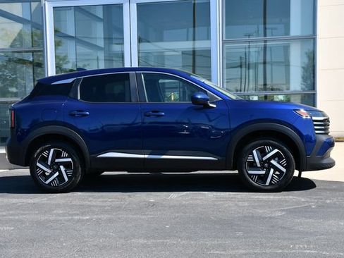 Used 2025 Nissan Kicks SV FWD image 7