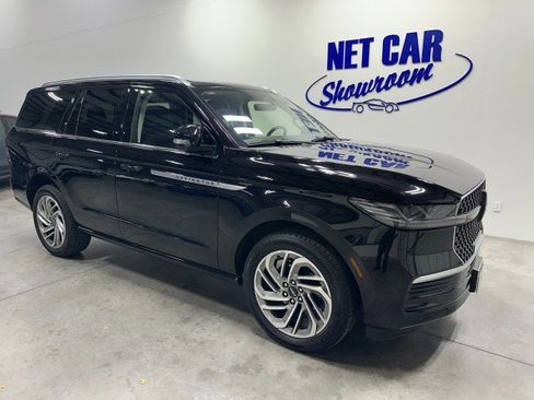 Used 2025 Lincoln Navigator Reserve AWD/4WD image 1