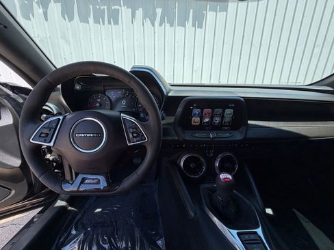 Used 2018 Chevrolet Camaro SS RWD image 11