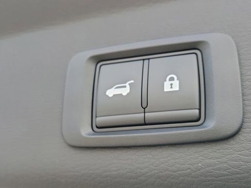 New 2026 Mitsubishi Outlander SE image 12