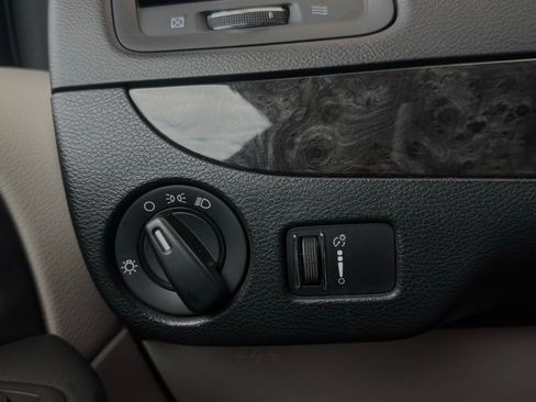 Used 2013 Dodge Grand Caravan SXT image 36