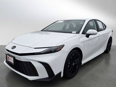 Certified 2025 Toyota Camry SE image 7