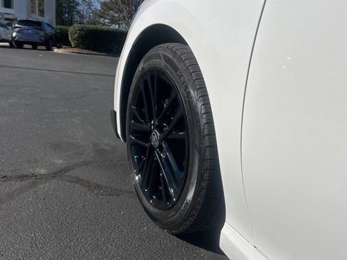 Used 2025 Toyota Camry SE image 9