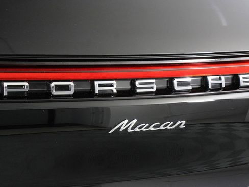 Certified 2026 Porsche Macan AWD/4WD image 22