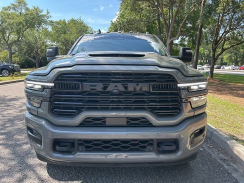 Used 2025 RAM 2500 Laramie AWD/4WD image 3