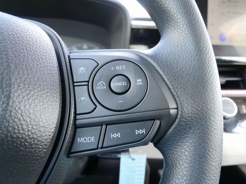 Used 2025 Toyota Corolla LE image 23