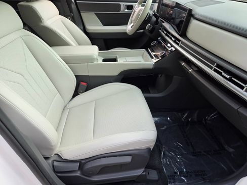 Used 2025 Hyundai Santa Fe SEL FWD image 19
