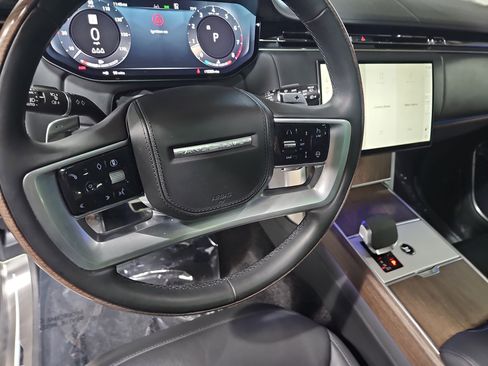 Used 2024 Land Rover Range Rover Long Wheelbase Autobiography image 18