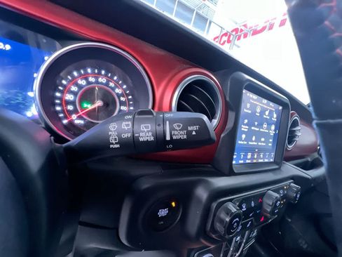 Used 2018 Jeep Wrangler Unlimited Rubicon AWD/4WD image 19
