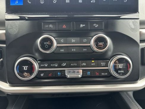 Used 2024 Ford Expedition XLT image 18