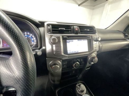 Used 2018 Toyota 4Runner SR5 Premium image 17