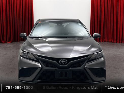 Used 2022 Toyota Camry SE image 1