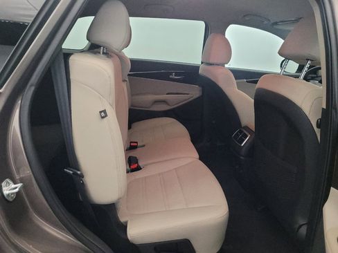 Used 2019 Kia Sorento FWD image 18