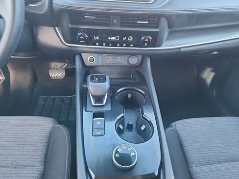 Used 2023 Nissan Rogue SV image 11