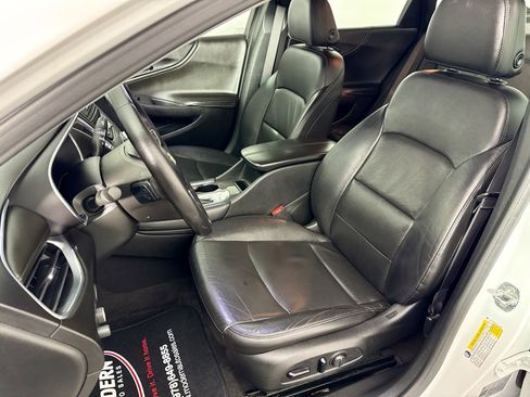 Used 2020 Chevrolet Malibu LT w/ Leather Package image 17