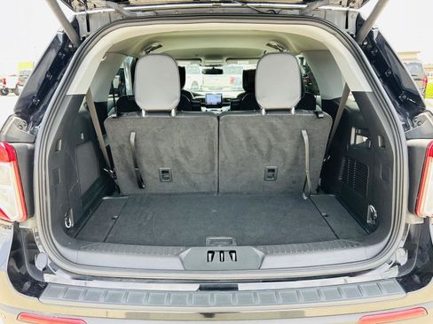 Used 2023 Ford Explorer XLT w/ Equipment Group 202A AWD/4WD image 32